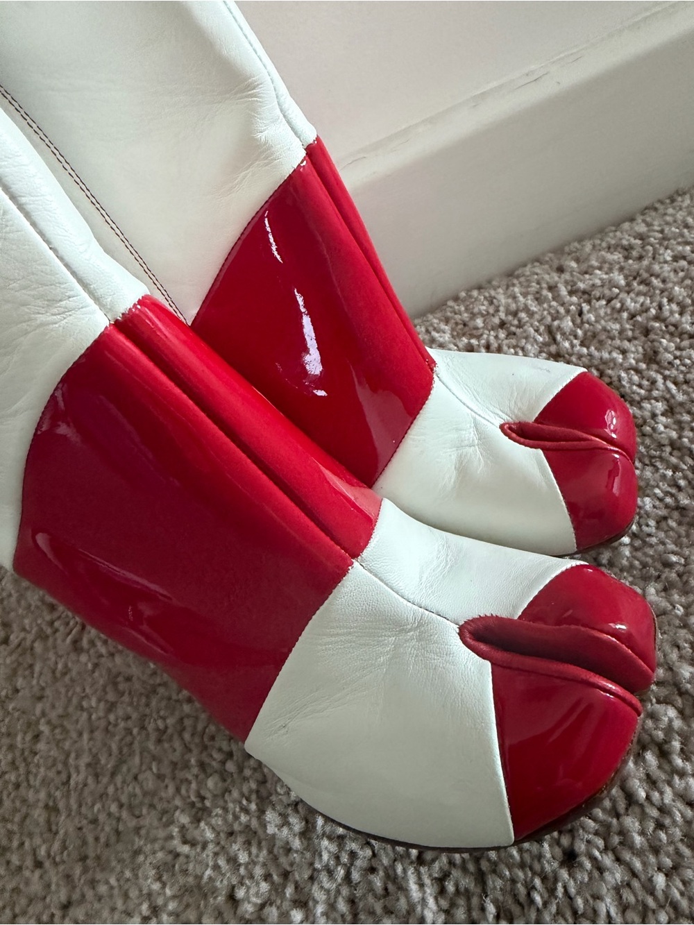 Maison Martin Margiela Red and White Patent Leather Tabi Ankle Boots - Picture 2 of 4